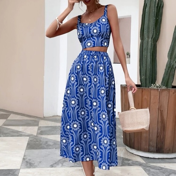 Dresses & Skirts - BRAND NEW Floral Two Piece Set